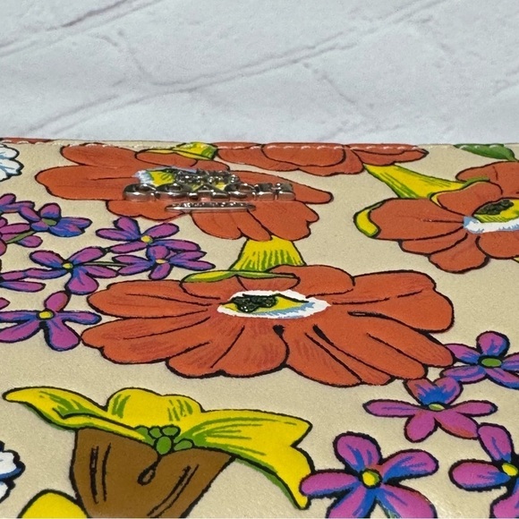 COACH Corner Zip Wristlet In Brown Signature Canvas With Wildflower Print nwt - Picture 10 of 14